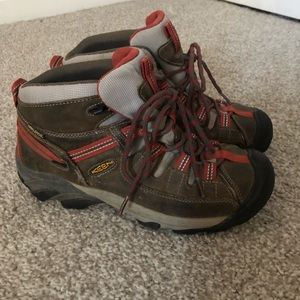 Keen waterproof targhee II mid hiking boot